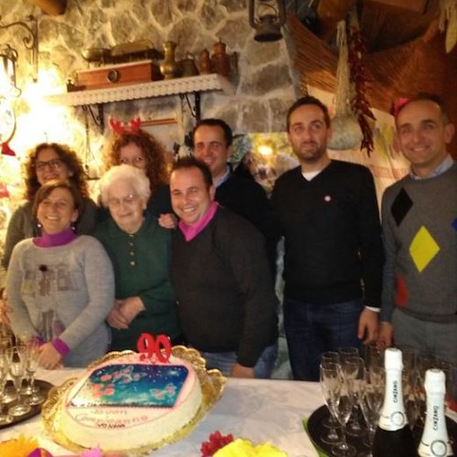 Minori, una super festa a sorpresa per i 90 anni di nonna Trofimena [FOTO]