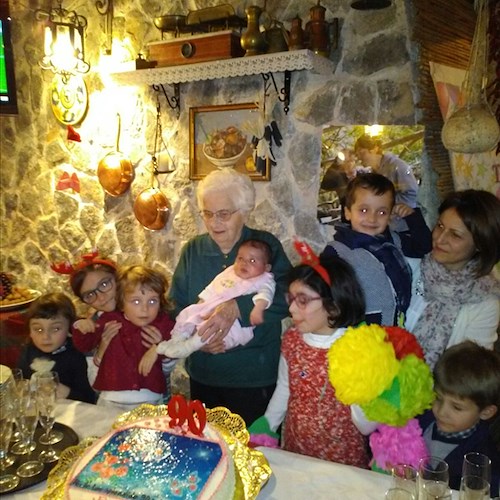 Minori, una super festa a sorpresa per i 90 anni di nonna Trofimena [FOTO]