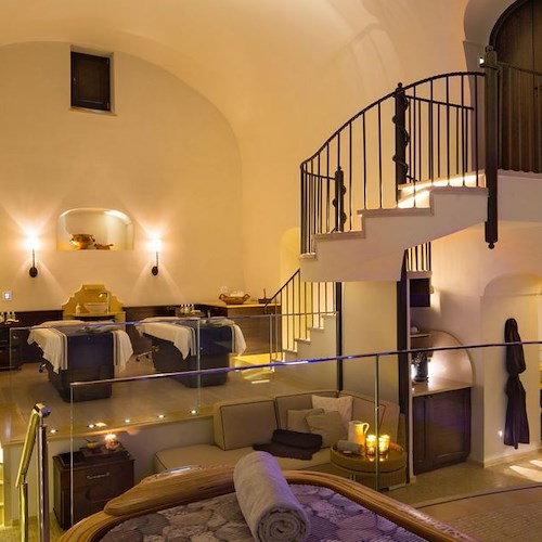 Monastero Santa Rosa primo hotel d'Italia: Bianca Sharma ringrazia il personale