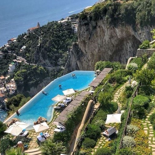 Monastero Santa Rosa primo hotel d'Italia: Bianca Sharma ringrazia il personale