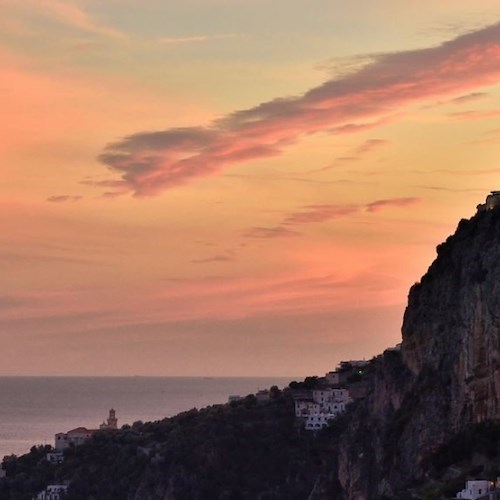 Monastero Santa Rosa primo hotel d'Italia: Bianca Sharma ringrazia il personale