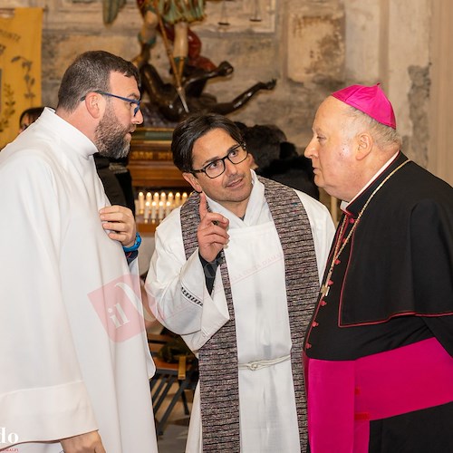 Mons. Orazio Soricelli celebra la Santa Messa nella chiesa riaperta a Pimonte e sottolinea il legame storico con Amalfi