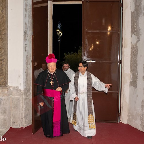 Mons. Orazio Soricelli celebra la Santa Messa nella chiesa riaperta a Pimonte e sottolinea il legame storico con Amalfi