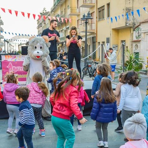 Musica, arte, sport e colori: week-end di festa per le strade di Maiori