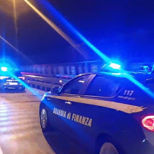 Napoli: sequestrati 290 kg di hashish, arrestato un corriere per traffico di sostanze stupefacenti<br />&copy; Guardia di Finanza