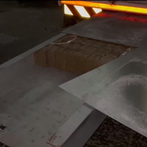 Napoli: sequestrati 290 kg di hashish, arrestato un corriere per traffico di sostanze stupefacenti<br />&copy; Guardia di Finanza