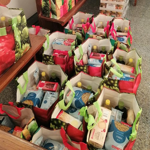 Natale di solidarietà a Ravello: pacco alimentare a tutte le famiglie della Parrocchia di San Pietro alla Costa