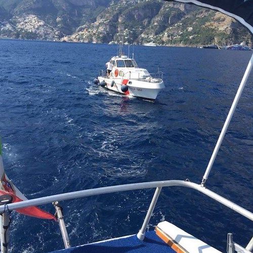 Natante imbarca acqua a Positano, Guardia Costiera soccorre professionista di Ottaviano