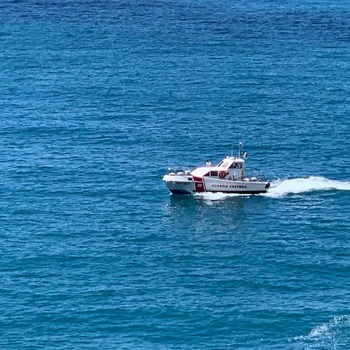 Natante in avaria durante la bomba d'acqua che si è abbattuta ieri sulla Costa d'Amalfi
