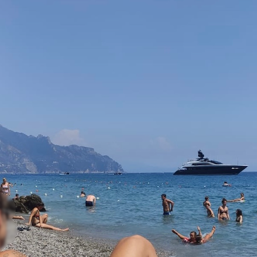 Nelle acque di Amalfi arriva "Irisha", mega-yacht da crociera [FOTO]