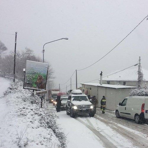 Neve: mezzi in panne a Tramonti [FOTO-VIDEO]