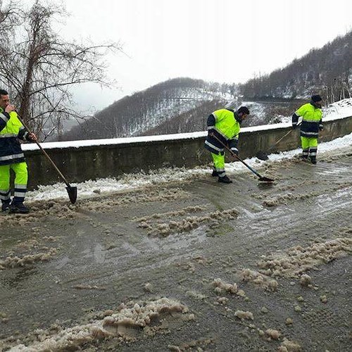 Neve: mezzi in panne a Tramonti [FOTO-VIDEO]