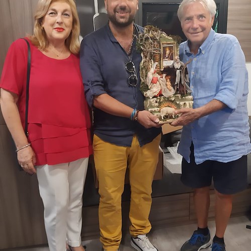 Nino D'Angelo incanta Maiori: serata magica tra successi storici e nuove melodie al Porto Turistico
