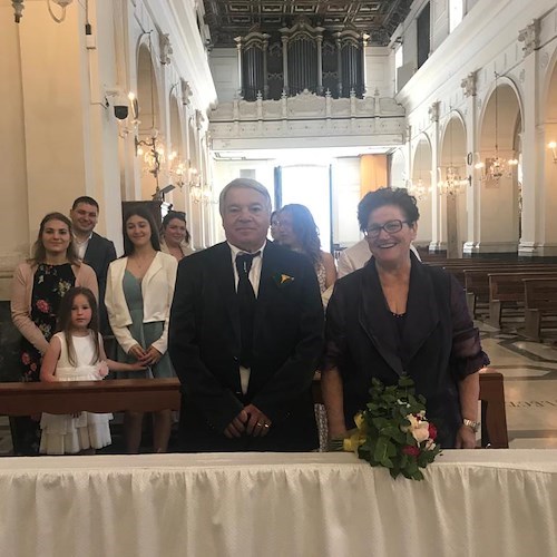 Nozze d'Oro per Elisa e Giovanni, alla collegiata di Maiori rinnovano la loro promessa d'amore