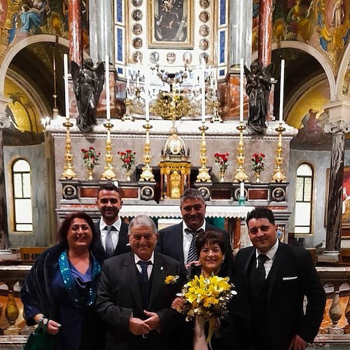 Nozze d'oro per Teresa e Pasquale, genitori di Lello Marino. Festeggiamenti con tutta la famiglia al Castello de La Sonrisa /Foto