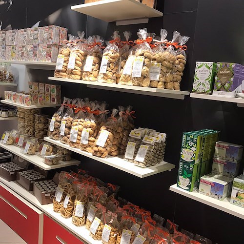 Nuova apertura flag store Iuliano caffè a Maiori /foto