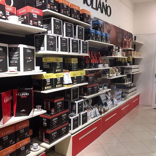 Nuova apertura flag store Iuliano caffè a Maiori /foto