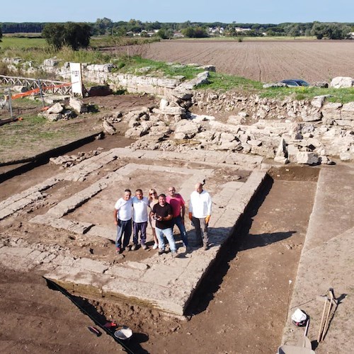 Nuovi reperti riemergono a Paestum, D’Angelo: «Uno scavo che promette di cambiare la storia conosciuta» /FOTO