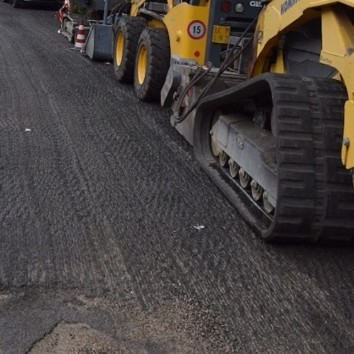 Nuovo asfalto a Tramonti: senso unico alternato da Polvica a Figlino, strada interdetta a mezzi pesanti