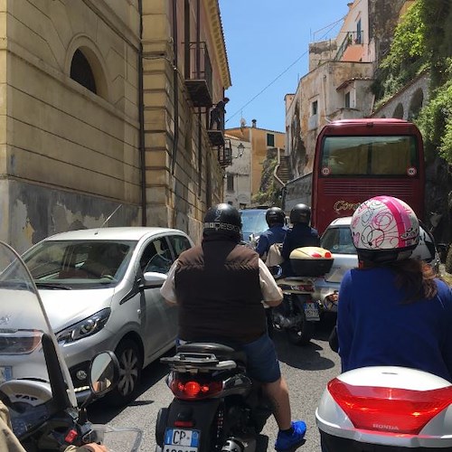 Nuovo piano traffico per la Costiera Amalfitana, la protesta dei tour operator