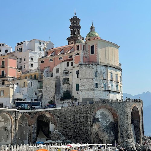 Oggi apre il “Lido Atrani” con l’area solarium “Scoglio a pizzo”: previste agevolazioni per i residenti