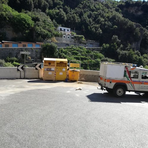 Olio sull’asfalto tra Amalfi e Pogerola, procedere con prudenza [FOTO]