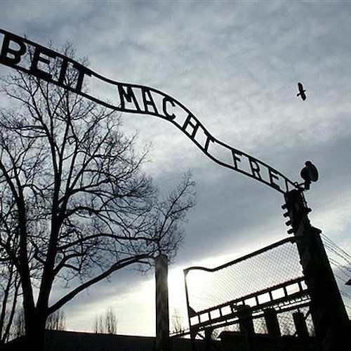 Orrore Shoah, il mondo ricorda 70 anni dopo