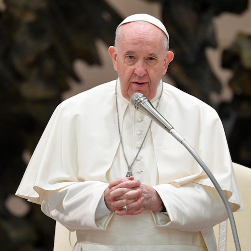 Papa Francesco ai genitori: «Mai condannare i figli per i loro orientamenti sessuali» 