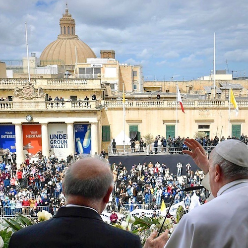 Papa Francesco annuncia che ha in programma visita in Ucraina e da Malta chiede di fermare invio armi