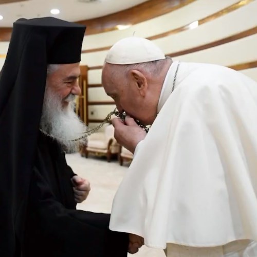 Papa Francesco chiede di tenere aperto il canale diplomatico con la Russia: «Senza dialogo non ci sarà mai pace»