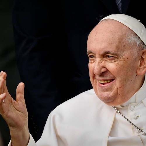 Papa Francesco compie 10 anni di pontificato: «Il regalo più bello sarebbe la pace»