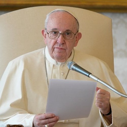 Papa Francesco: "Per raccontare la realtà occorre andare e vedere, no a informazione fotocopia" 