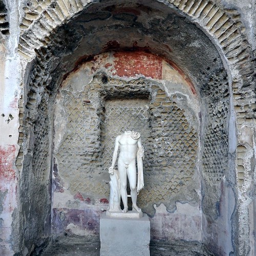 Parco archeologico di Baia: la statua di Hermes “ritrova” la sua testa dopo 45 anni