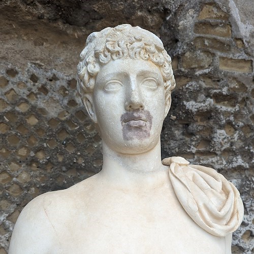 Parco archeologico di Baia: la statua di Hermes “ritrova” la sua testa dopo 45 anni