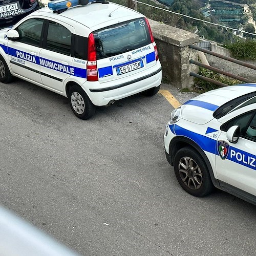 Passano col rosso lungo la SR 373 a Ravello: multe a 50 "furbetti" del semaforo