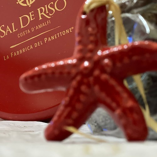 Passione Napoletana, l'artigianalità del Panettone di Sal De Riso sposa le ceramiche vietresi /foto