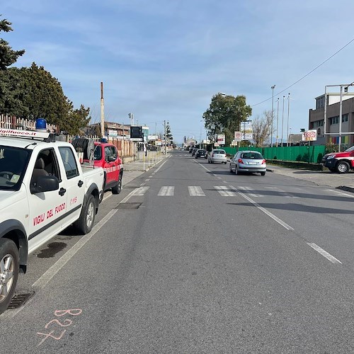 Paura a Salerno: vasto incendio nel garage di una palazzina, per fortuna nessun coinvolto