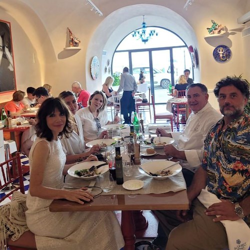 Pausa di gusto a Minori da Sal De Riso per Barù, Carla Icardi e Chiara Maci prima della “Festa a Vico”