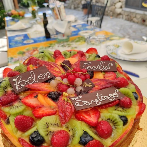 Per Belen Rodriguez pranzo in incognito a Ravello: a Villa San Cosma la tranquillità e la privacy che desiderava [FOTO]
