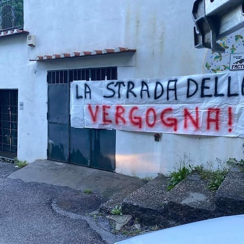 «Per il Giro d’Italia tutti sugli attenti, per la nostra sicurezza soldi assenti!», la protesta dei cittadini per l’arrivo della carovana rosa