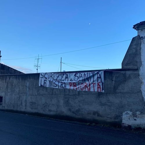 «Per il Giro d’Italia tutti sugli attenti, per la nostra sicurezza soldi assenti!», la protesta dei cittadini per l’arrivo della carovana rosa