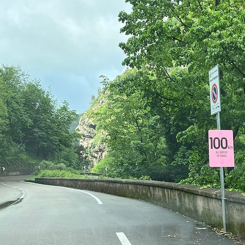 «Per il Giro d’Italia tutti sugli attenti, per la nostra sicurezza soldi assenti!», la protesta dei cittadini per l’arrivo della carovana rosa