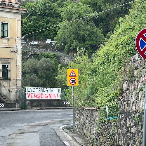«Per il Giro d’Italia tutti sugli attenti, per la nostra sicurezza soldi assenti!», la protesta dei cittadini per l’arrivo della carovana rosa