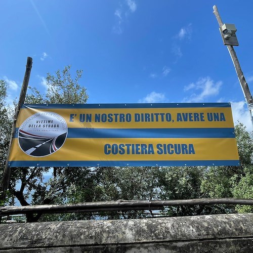 «Per il Giro d’Italia tutti sugli attenti, per la nostra sicurezza soldi assenti!», la protesta dei cittadini per l’arrivo della carovana rosa