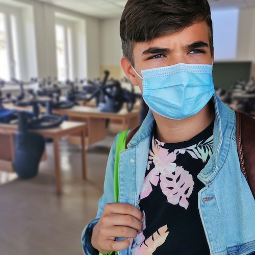 Pericolo varianti Covid e scuola, De Luca: «Bisogna vaccinare studenti entro settembre»