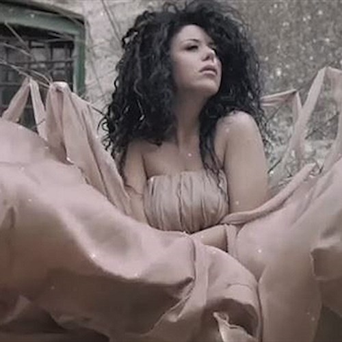 'Persi', videoclip nuovo singolo di Luna Palumbo ambientato a Ravello. E' inno di Trenta ore per la vita