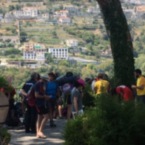 Pic-nic in piazza a Ravello, intervengono i Vigili [FOTO]
