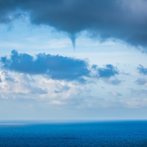 Piccola tromba d'acqua nella baia di Positano, le bellissime immagini da Fabio Fusco 