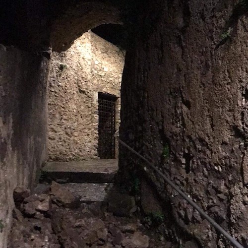 Piogge intense, crolla vecchio muro di Villa Rufolo [FOTO]