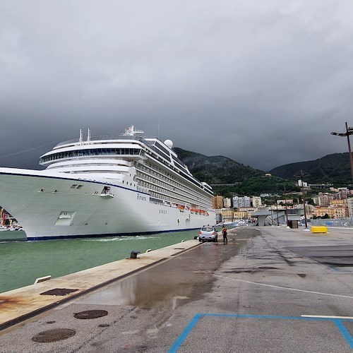 Pioggia e mare in tempesta, cambia l’arrivo alla Stazione Marittima: la Riviera prende il posto della Costa Toscana
